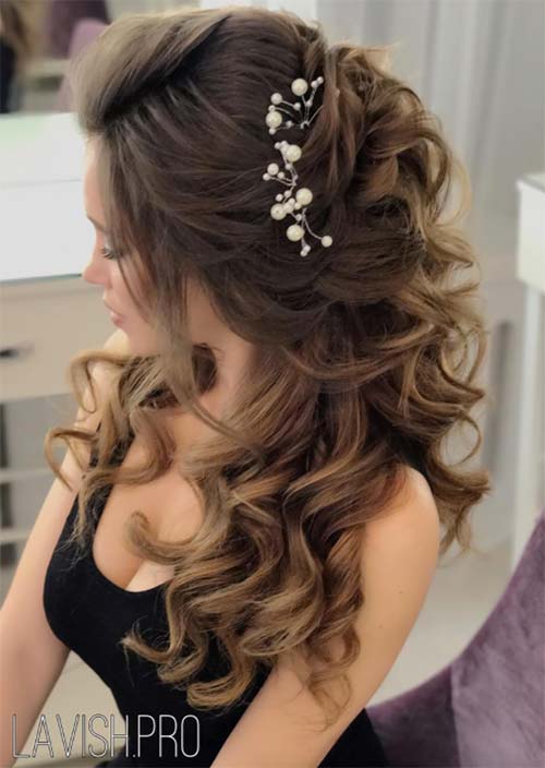 51 Chic Long Curly Hairstyles in 2022 - Glowsly