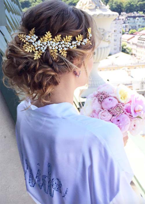 Bridal/ Wedding Updos Hairstyles: Fully Messy Bridal Bun