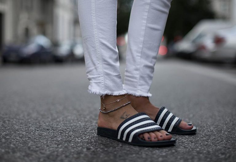 Ankle Bracelets 101 How to Wear Anklets Glowsly