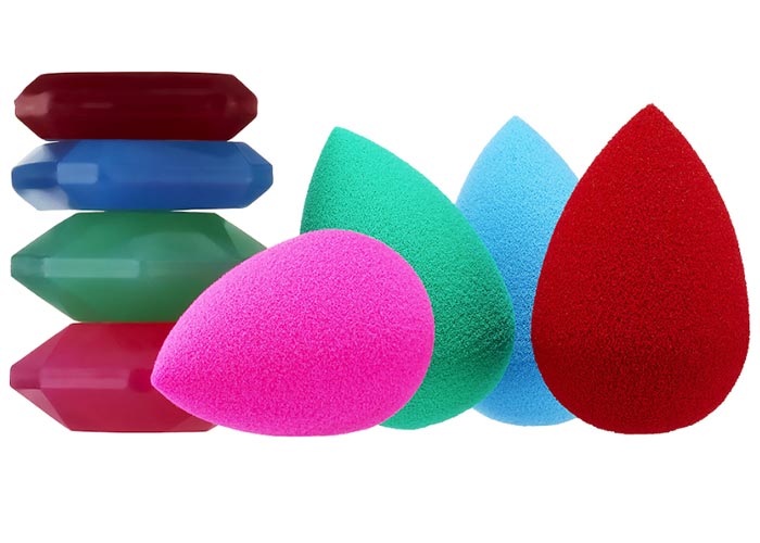 Christmas Makeup Gifts for Beauty Lovers: BeautyBlender The Crown Jewels Blender Essentials