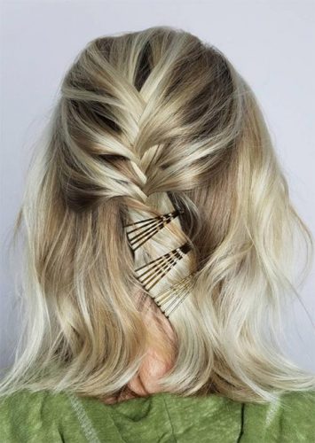 41 Exposed Bobby Pin Hairstyles: How To Use Bobby Pins - Glowsly