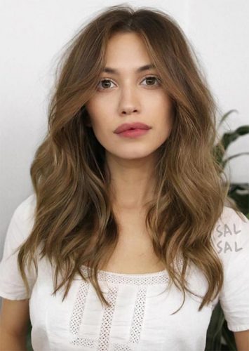 51 Medium Hairstyles & Shoulder-Length Haircuts for Women in 2022