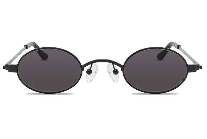 Best Round Sunglasses for Women: Roberi & Fraud Doris Black Round Sunglasses