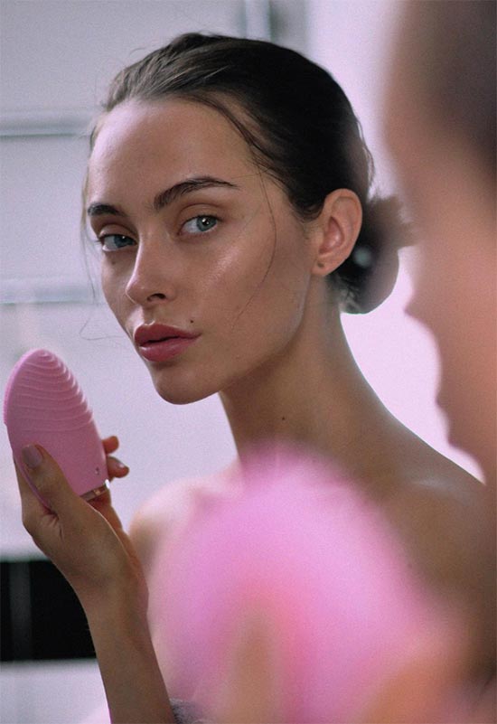 How to Use a Facial Cleansing Pad