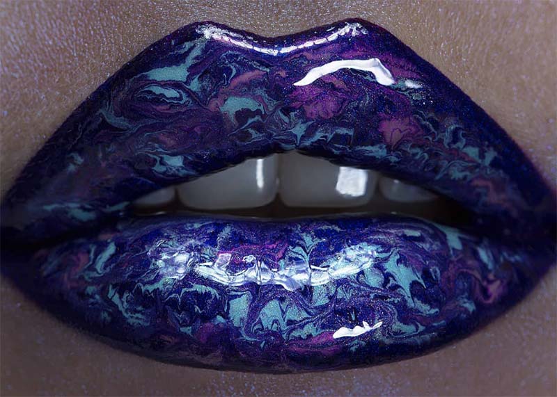 How to Apply Purple Lipstick