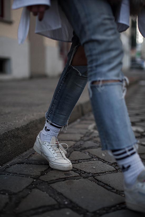 How to Wear White Sneakers