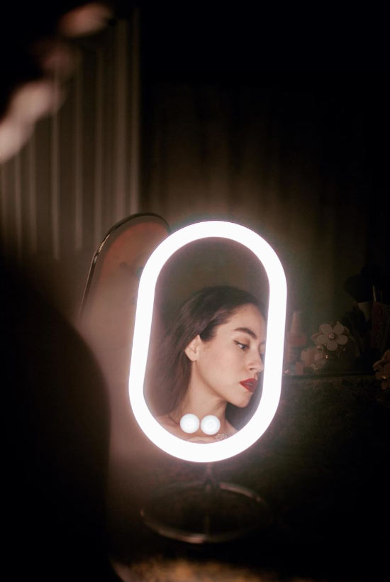 How to Choose Mirror Lights for Makeup