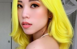 How to Dye Hair Yellow at Home