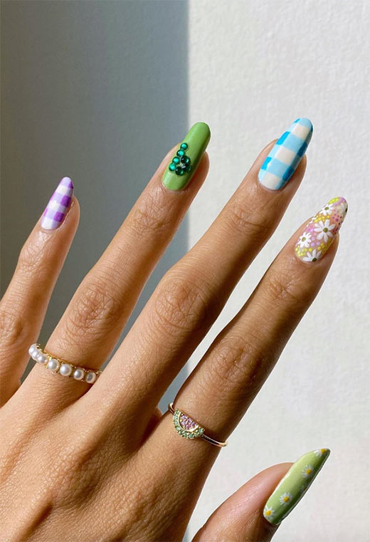 Flower Nail Designs: Pretty Flower Nails