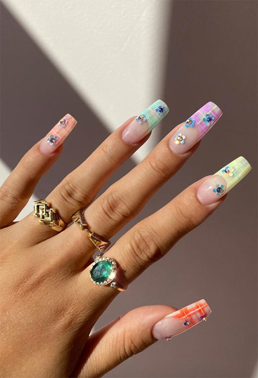 Flower Nail Designs: Pretty Flower Nails