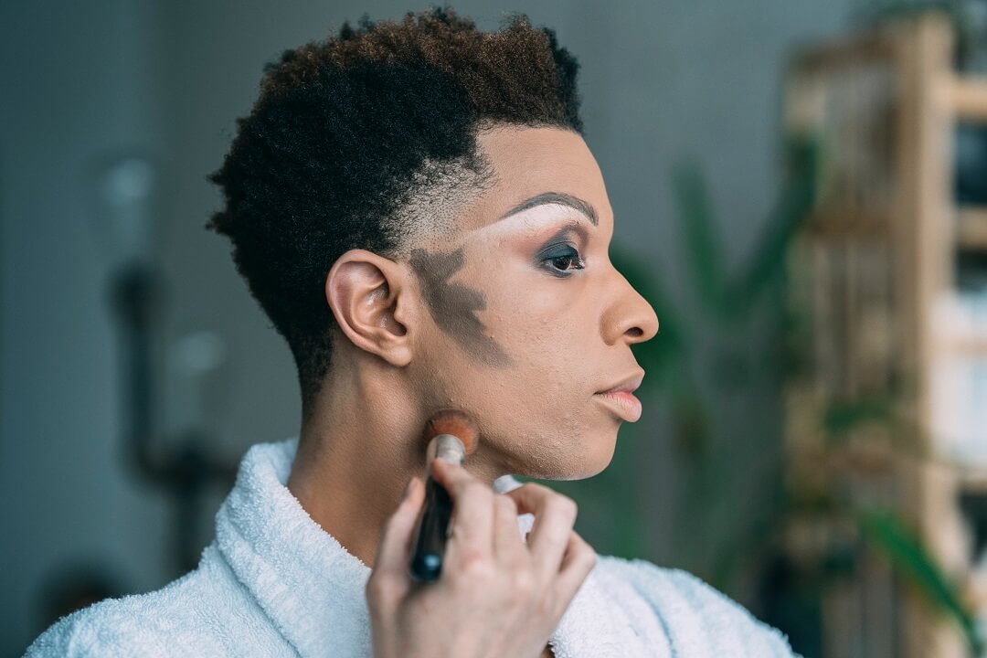 Black man blending contour makeup