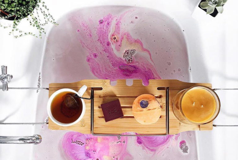 How to Use a Bath Bomb? Tips & FAQs Glowsly