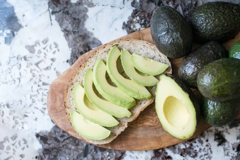 Avocado Oil for Skin Benefits, Uses, and Side Effects